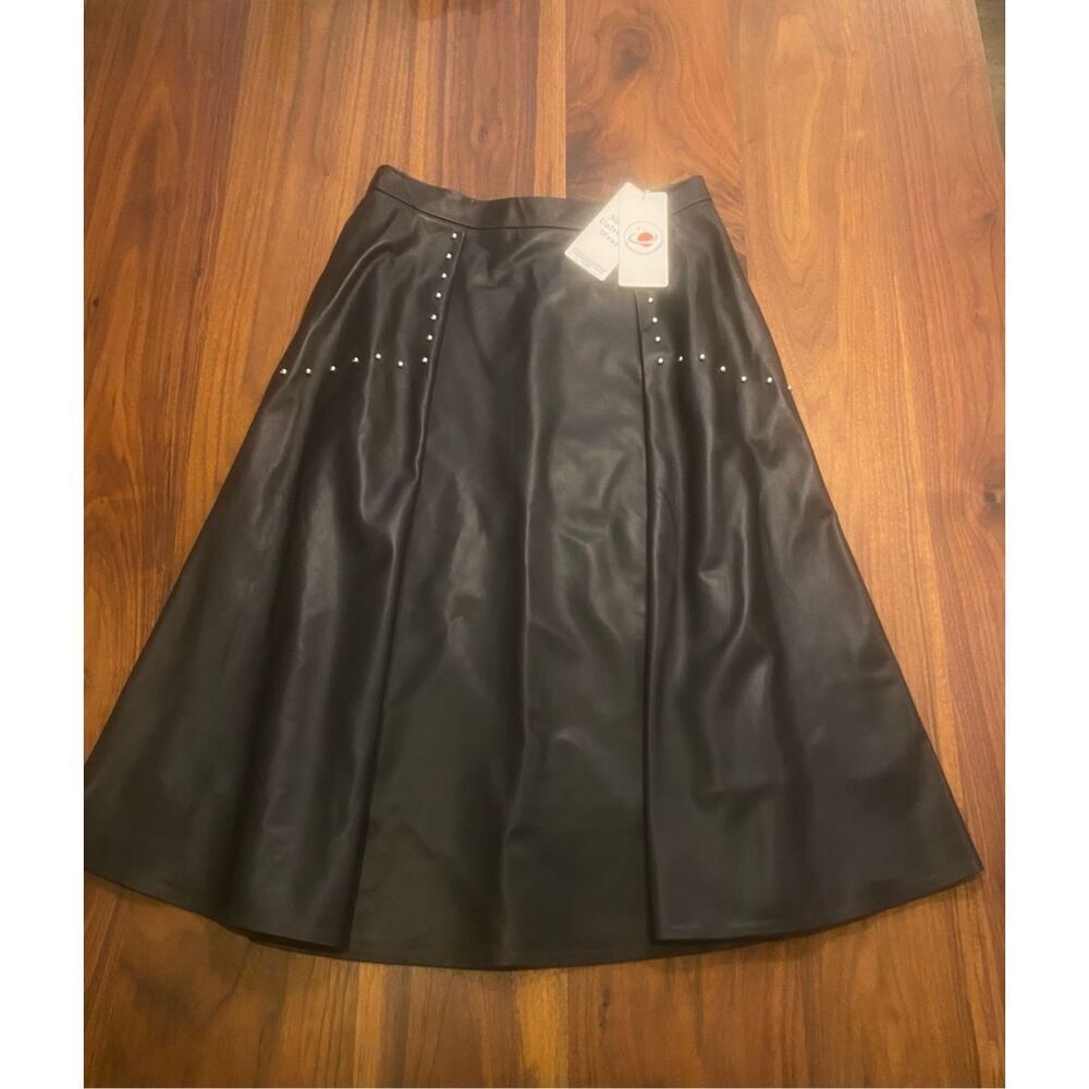 Smart Universe Wear Women’s Black Lamb Leather Studded Flared Skirt Medium NWT